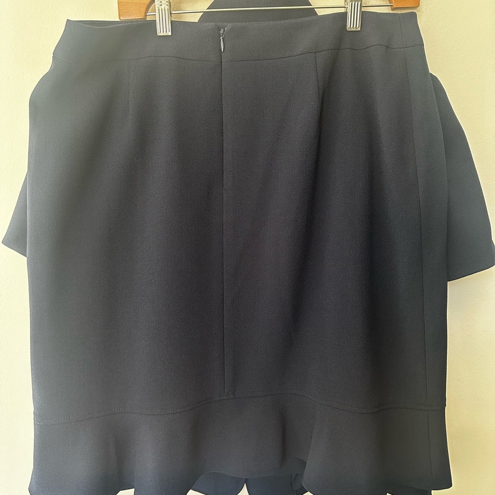 Tahari Arthur S. Levine Navy Women’s skirt suit. Never worn. - Picture 4 of 4